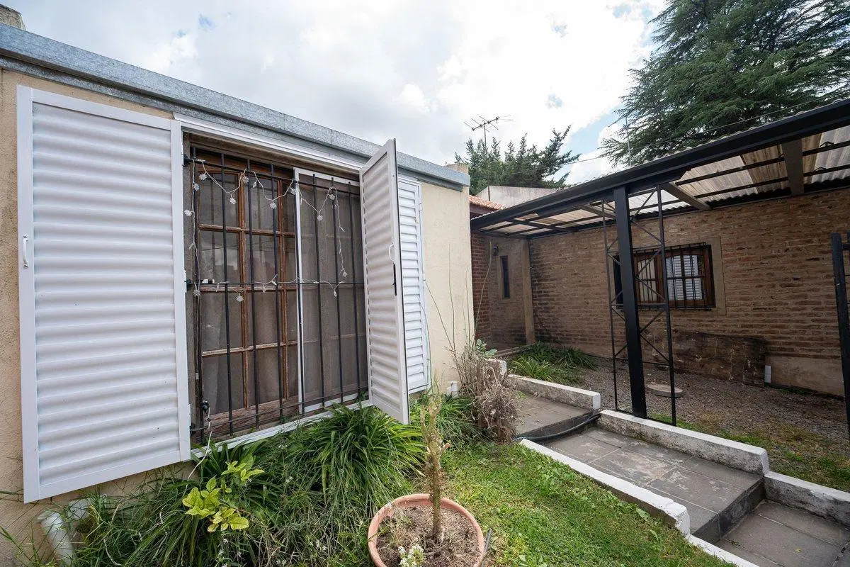 CASA EN VENTA VILLA ELISA 4 DORMITORIOS COCHERA 4