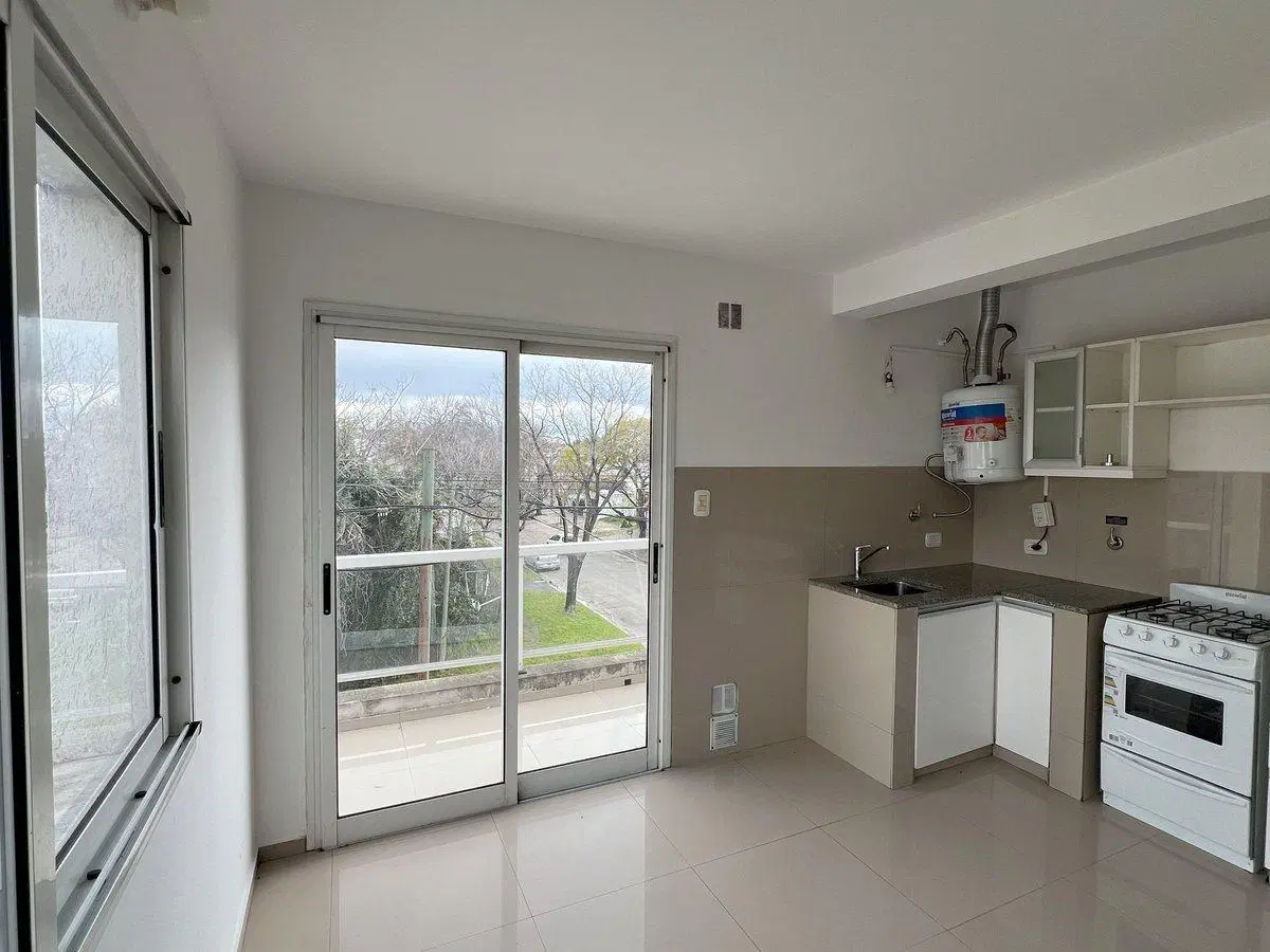 MONOAMBIENTE EN VENTA LA PLATA CON BALCON 8