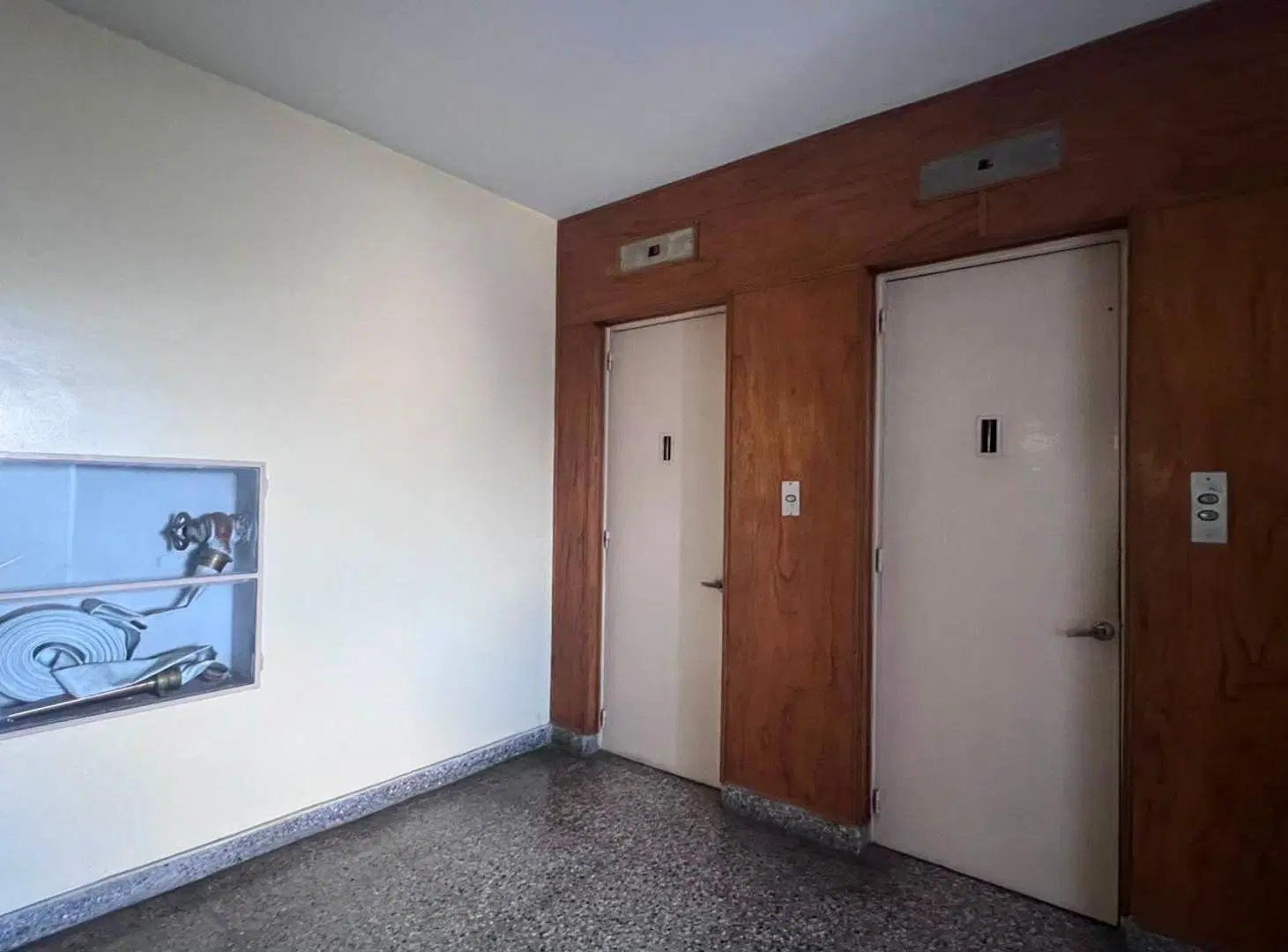 OFICINA EN VENTA LA PLATA CENTRO 8