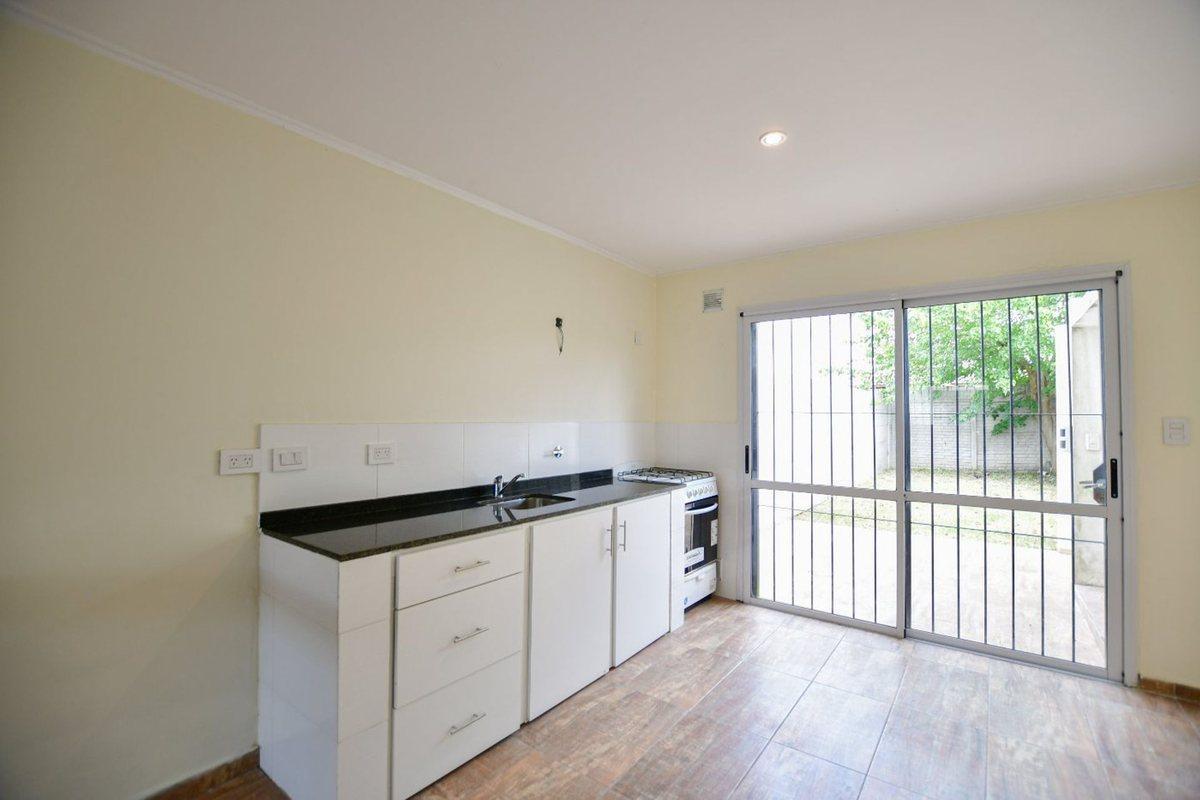 Foto de DUPLEX EN VENTA LA PLATA 2 DORMITORIOS PARQUE, imagen 3