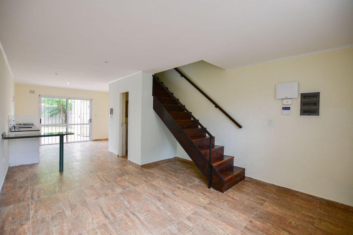 Foto de DUPLEX EN VENTA LA PLATA 2 DORMITORIOS PARQUE, imagen 2