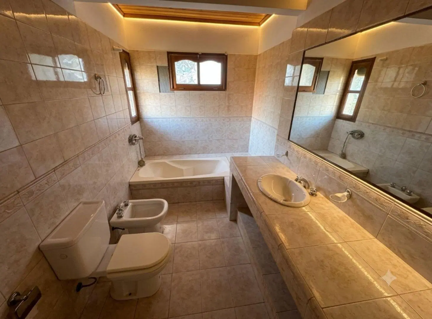 CASA EN VENTA EN ETCHEVERRY 8