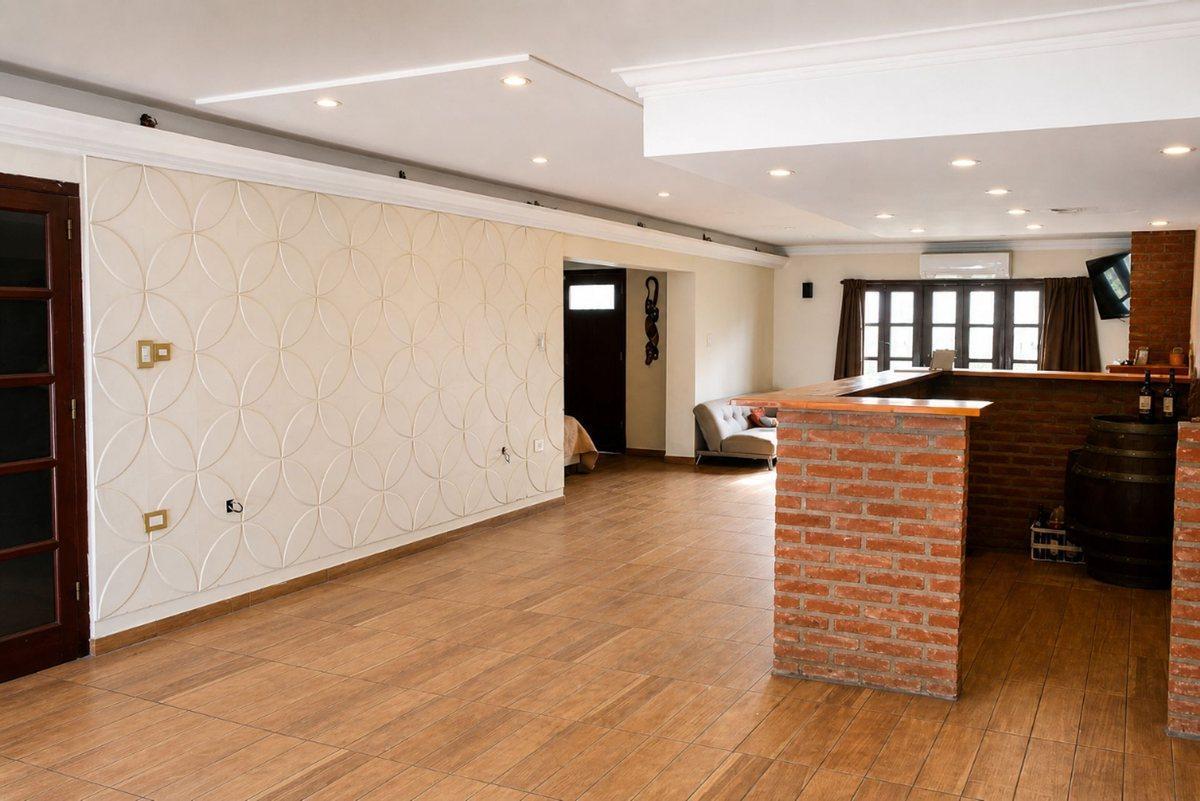 Foto de CASA VENTA LOS HORNOS 6 DORMITORIOS PILETA, imagen 5