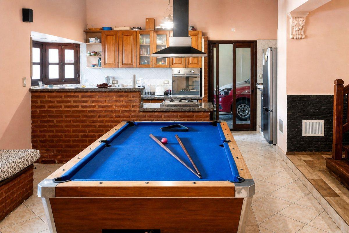 Foto de CASA VENTA LOS HORNOS 6 DORMITORIOS PILETA, imagen 1