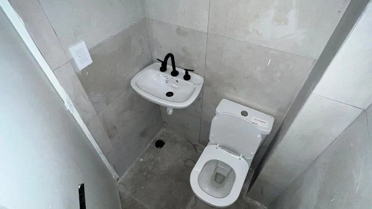 LOCAL EN VENTA LA PLATA 8