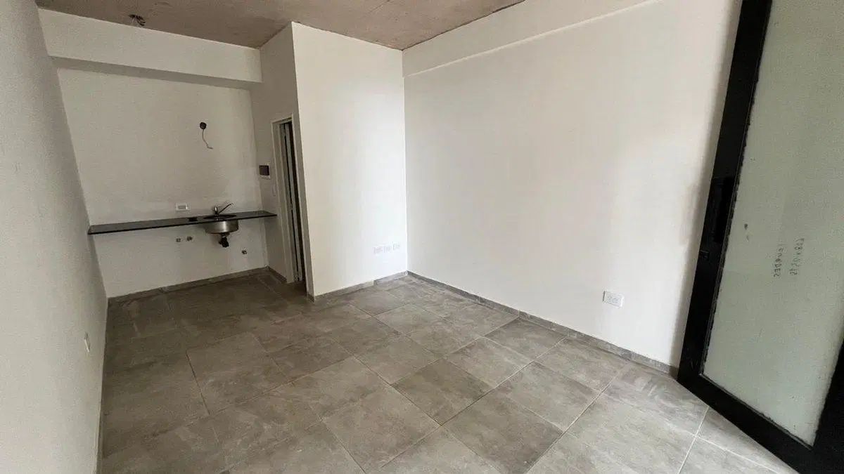 LOCAL EN VENTA LA PLATA 2