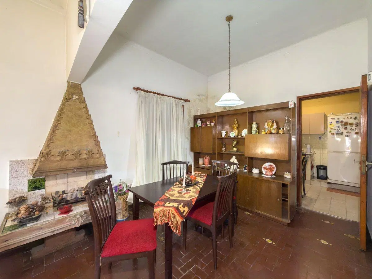 CASA EN VENTA GONNET 4 HABITACIONES PILETA 2