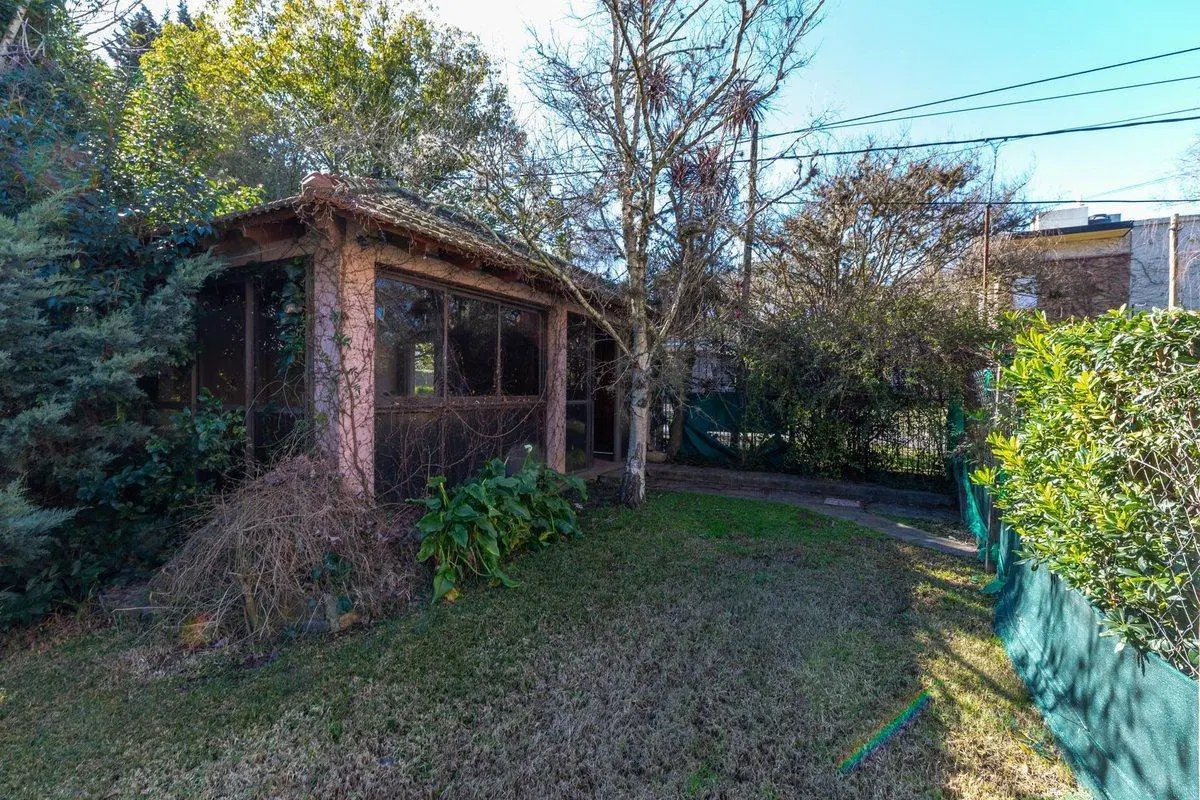 LOTE EN VENTA LA PLATA PILETA 2
