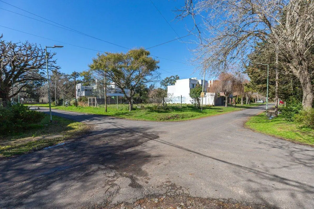 LOTE EN VENTA LA PLATA PILETA 5