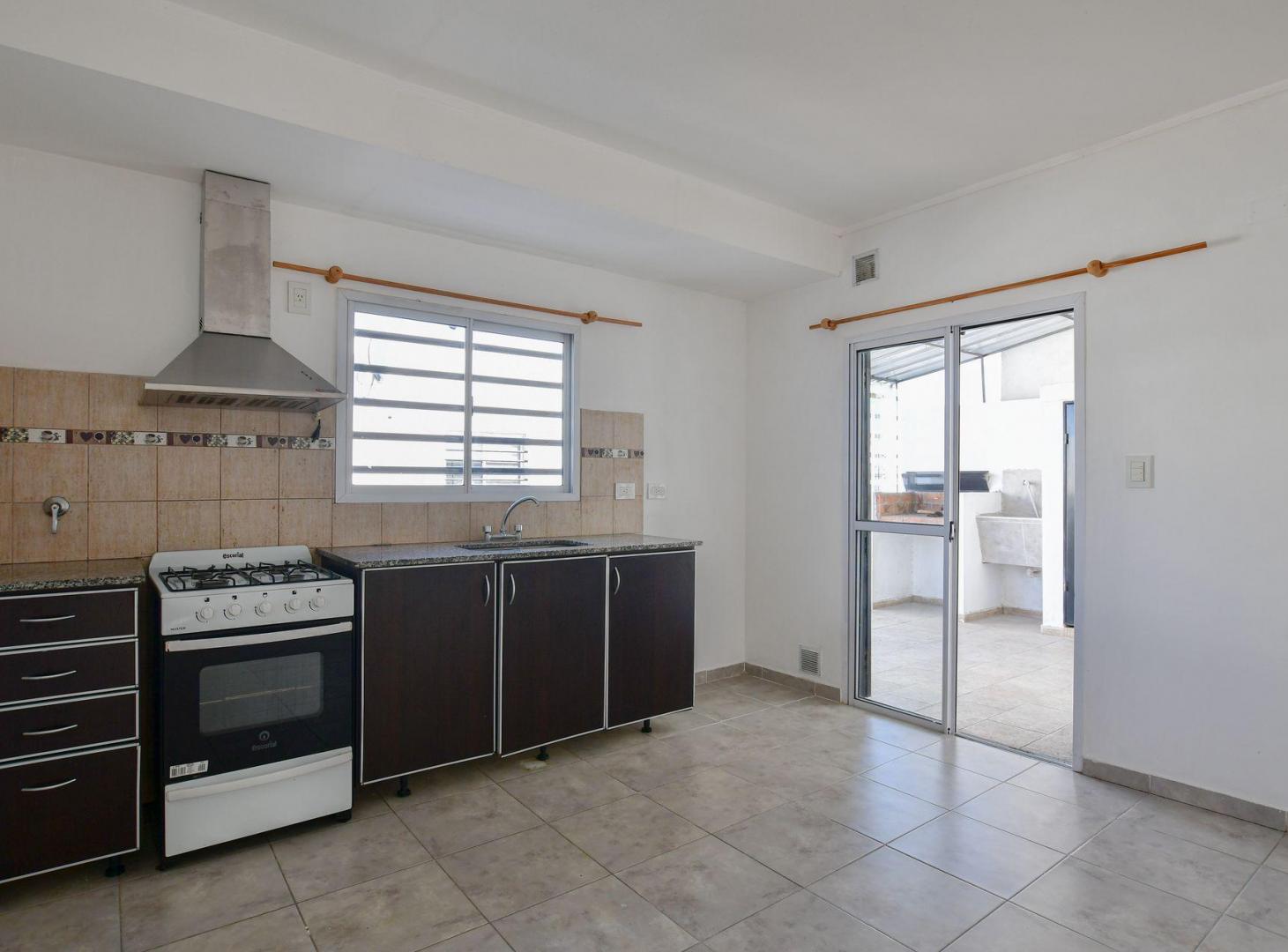 Foto de DEPARTAMENTO EN VENTA EN LA PLATA CON COCHERA, imagen 2
