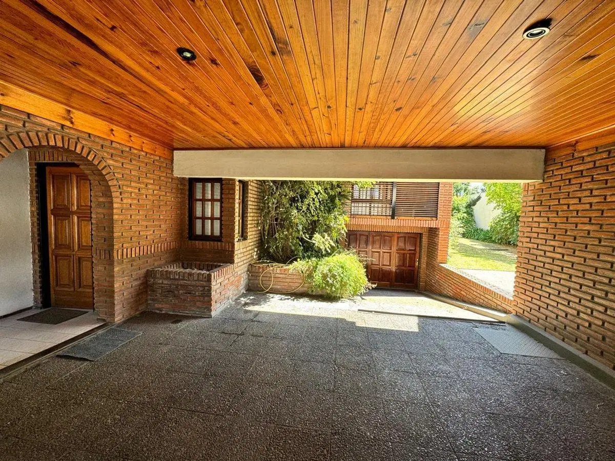 CASA VENTA LA PLATA 4 DORMITORIOS QUINCHO PILETA 4