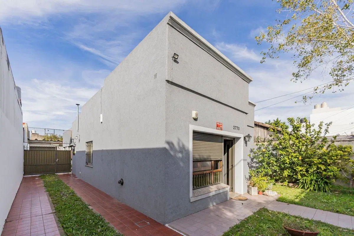 Casa en venta en Los Hornos 2 dormitorios 4