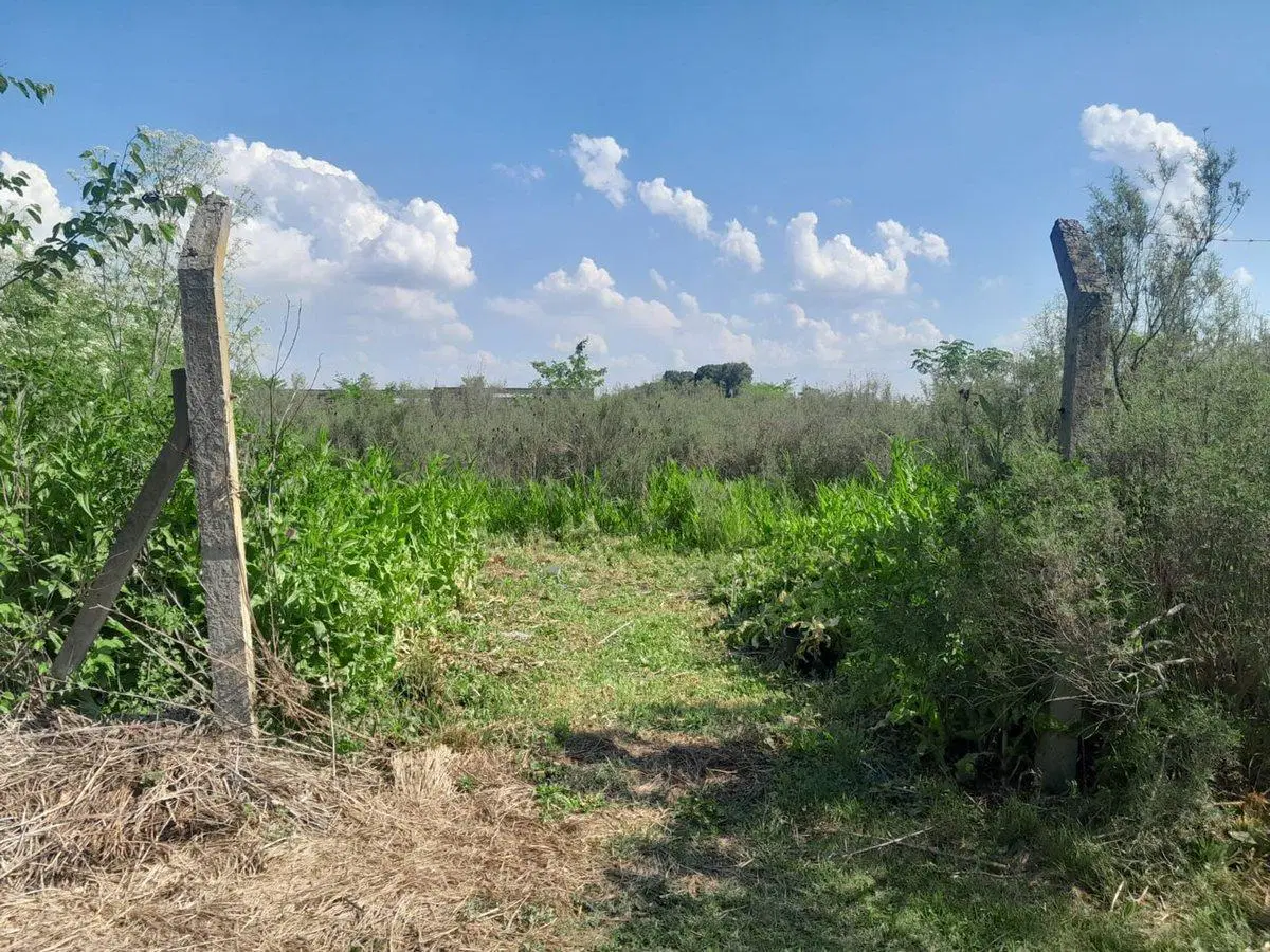 LOTE EN VENTA CITY BELL CON CONSTRUCCION Y PILETA 4