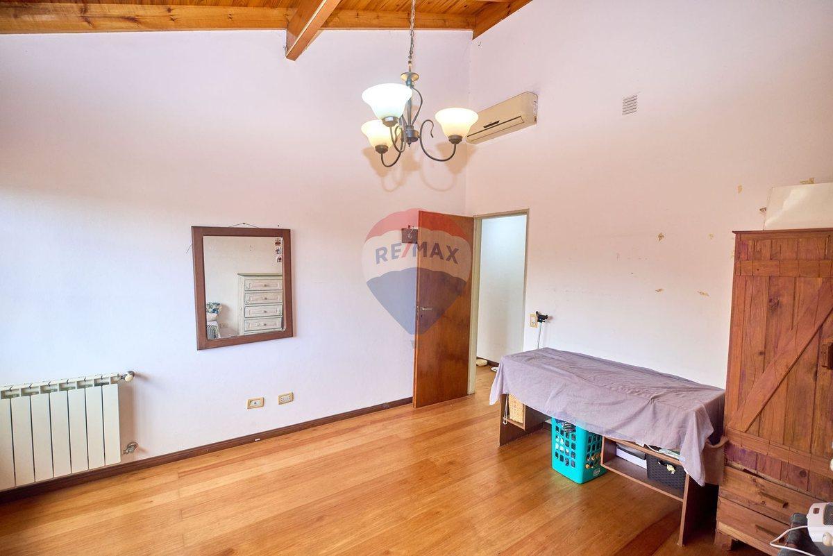 Foto de CASA EN VENTA VARELA 4 DORMITORIOS QUINCHO PILETA, imagen 2
