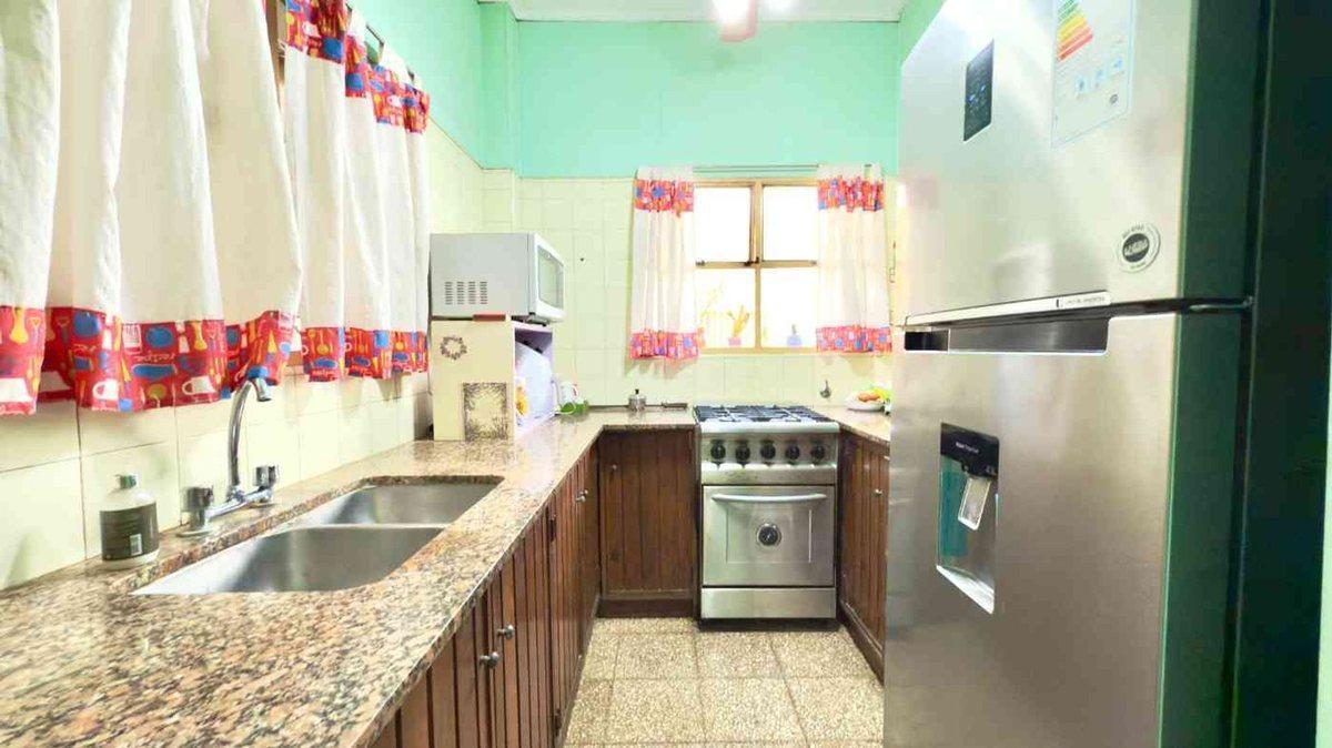 Foto de CASA EN VENTA LA PLATA 4 DORMITORIOS COCHERA, imagen 4