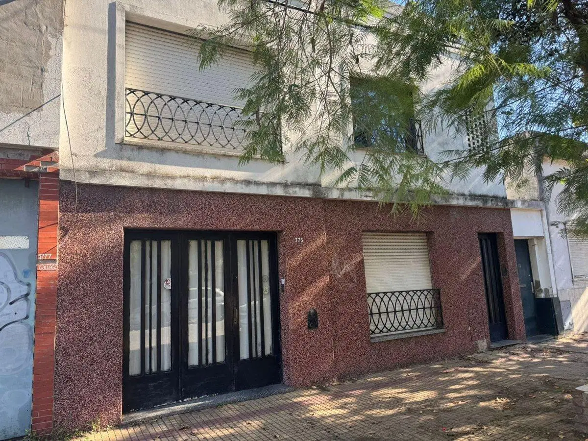 CASA EN VENTA EN BLOQUE LA PLATA 4
