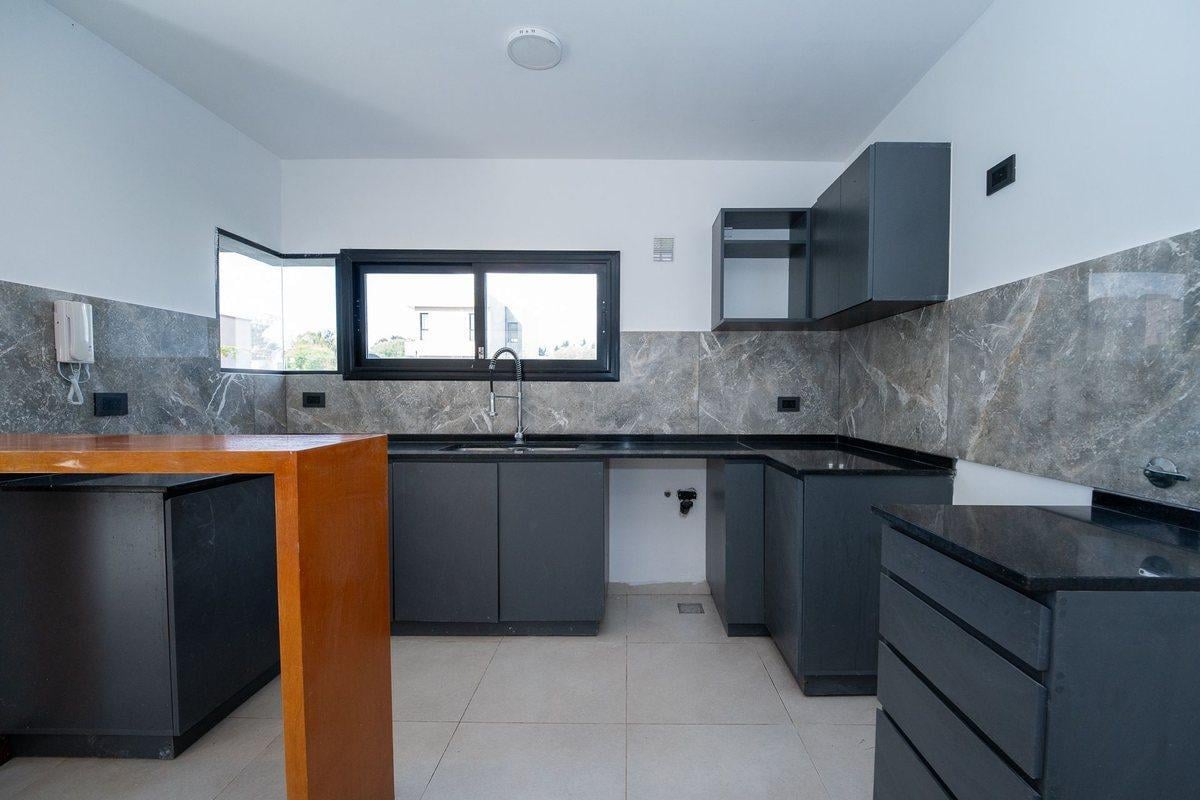 Foto de CASA EN VENTA GORINA 3 DORMITORIOS PARQUE PILETA, imagen 5