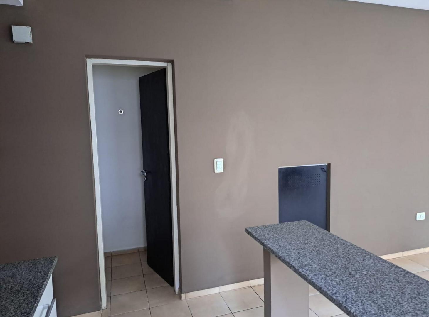 Foto de DUPLEX EN VENTA LA PLATA CON PATIO 2 DORMITORIOS, imagen 2
