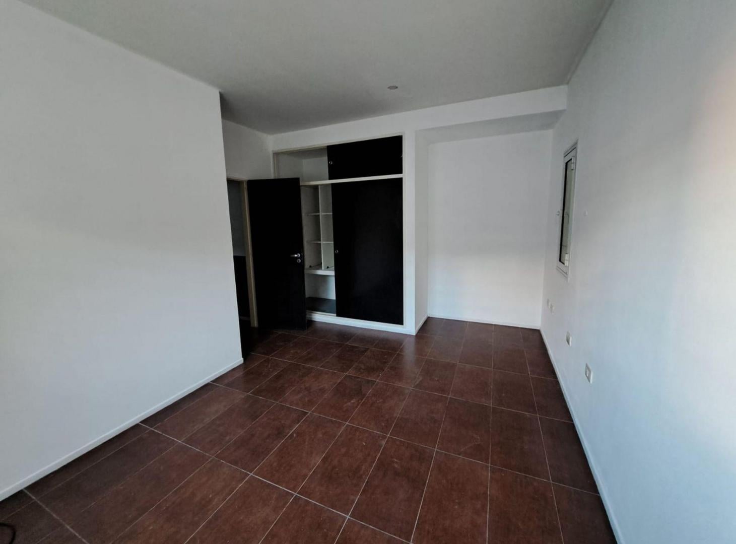 Foto de DUPLEX EN VENTA LA PLATA CON PATIO 2 DORMITORIOS, imagen 4