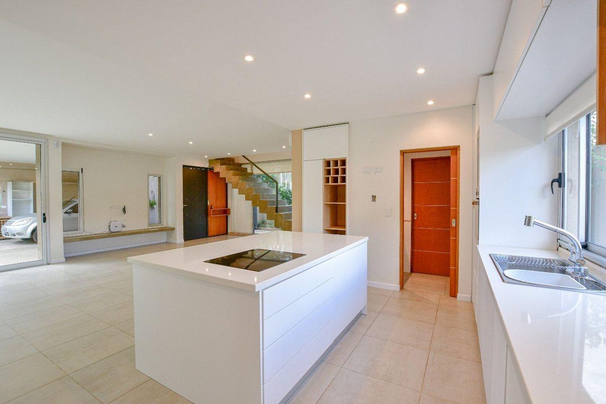 Foto de CASA EN VENTA EN CITY BELL 4 DORMITORIOS, imagen 2