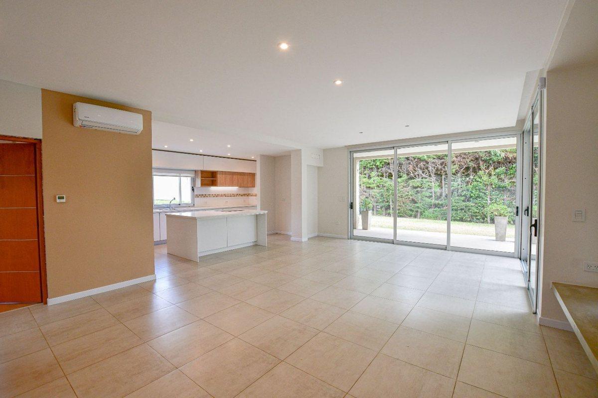 Foto de CASA EN VENTA EN CITY BELL 4 DORMITORIOS, imagen 5