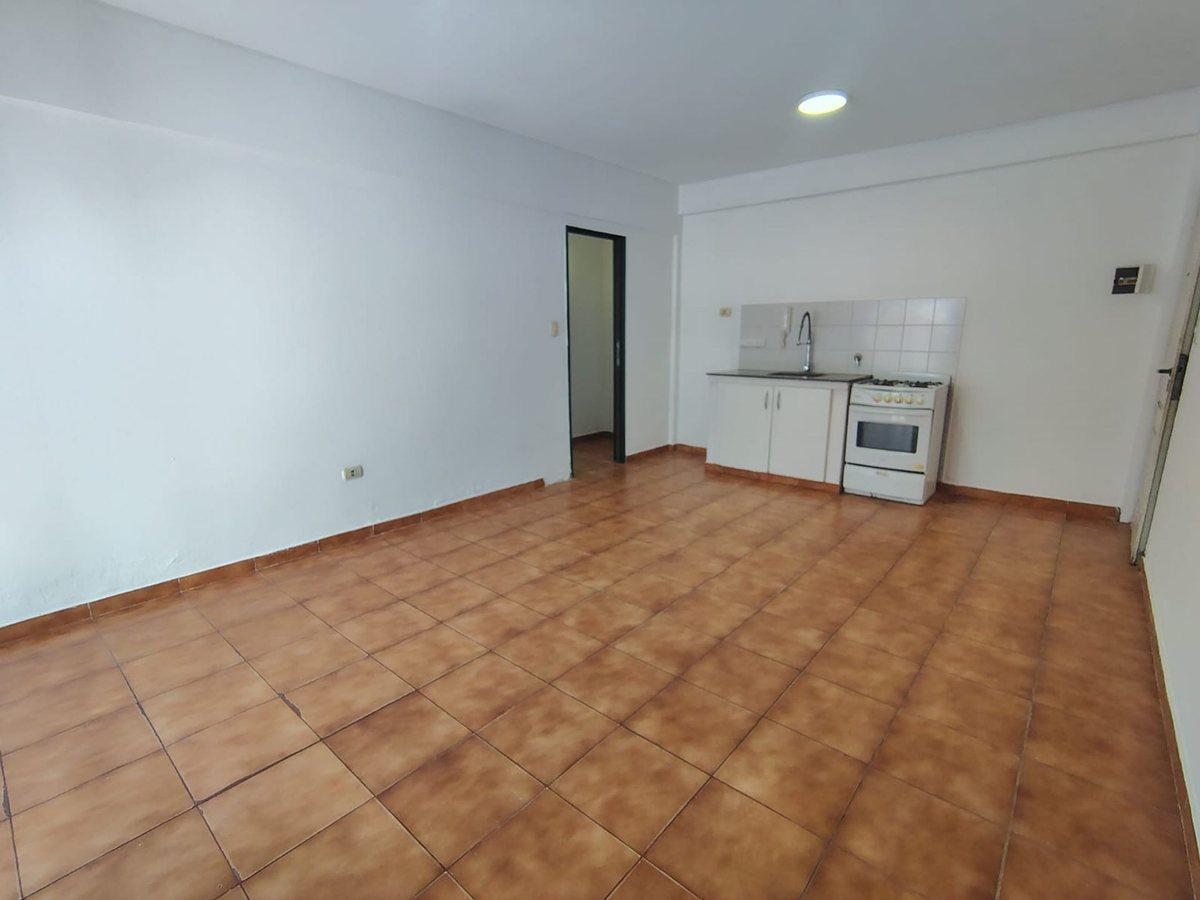 Foto de PH EN VENTA LA PLATA 1 DORMITORIO PATIO Y COCHERA, imagen 3