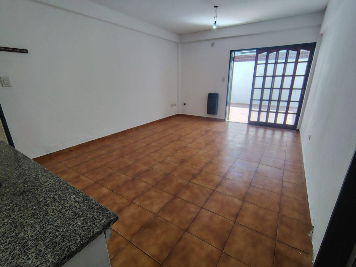 Foto de PH EN VENTA LA PLATA 1 DORMITORIO PATIO Y COCHERA, imagen 5