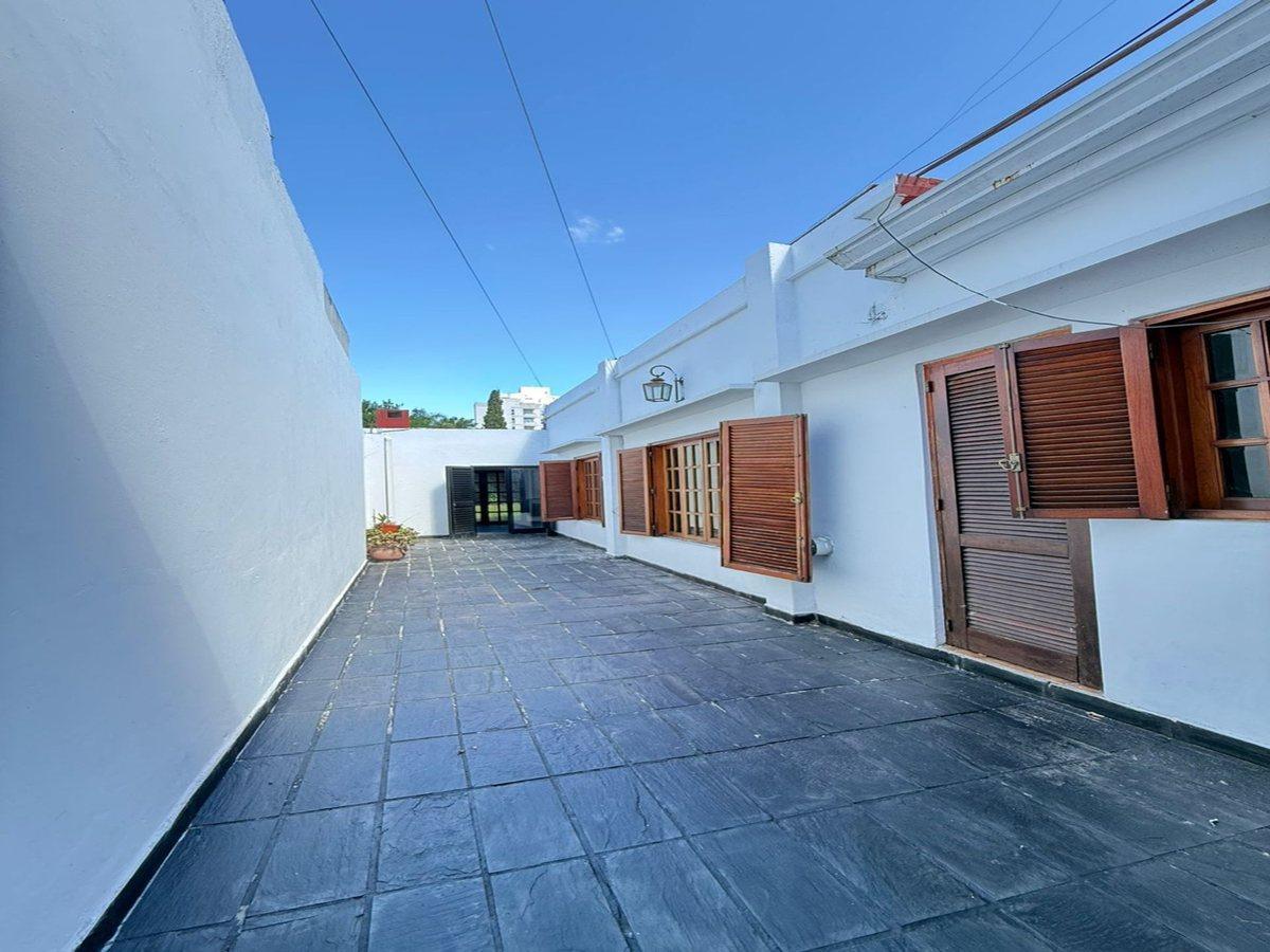 Foto de CASA VENTA LA PLATA PARQUE COCHERA 2 DORMITORIOS, imagen 4