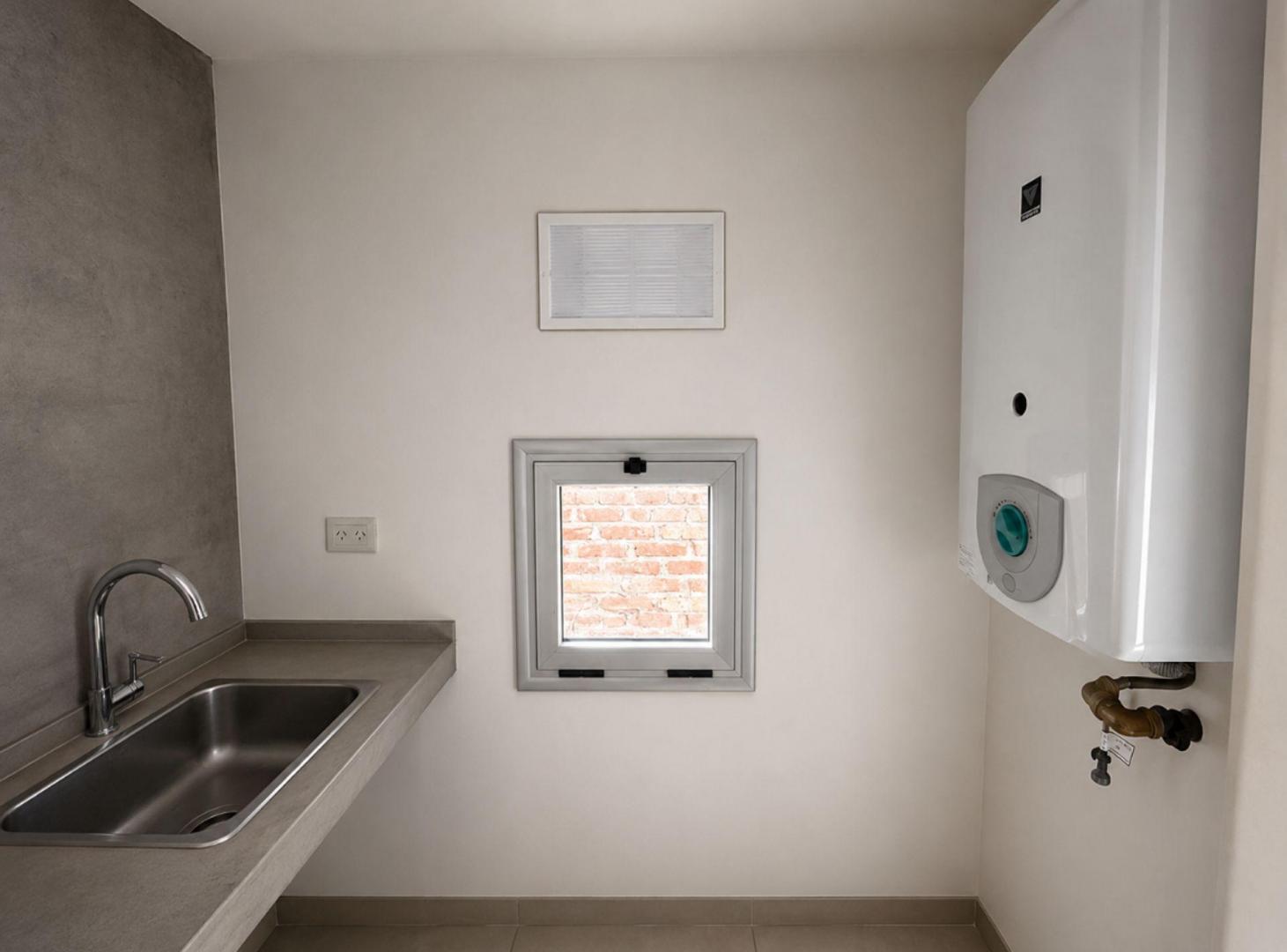 Foto de LOCAL EN VENTA BERAZATEGUI SOBRE BELGRANO, imagen 2