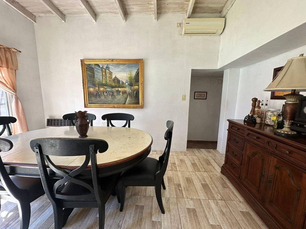 Foto de CASA EN VENTA GONNET CASTELLS QUINCHO Y PILETA, imagen 3