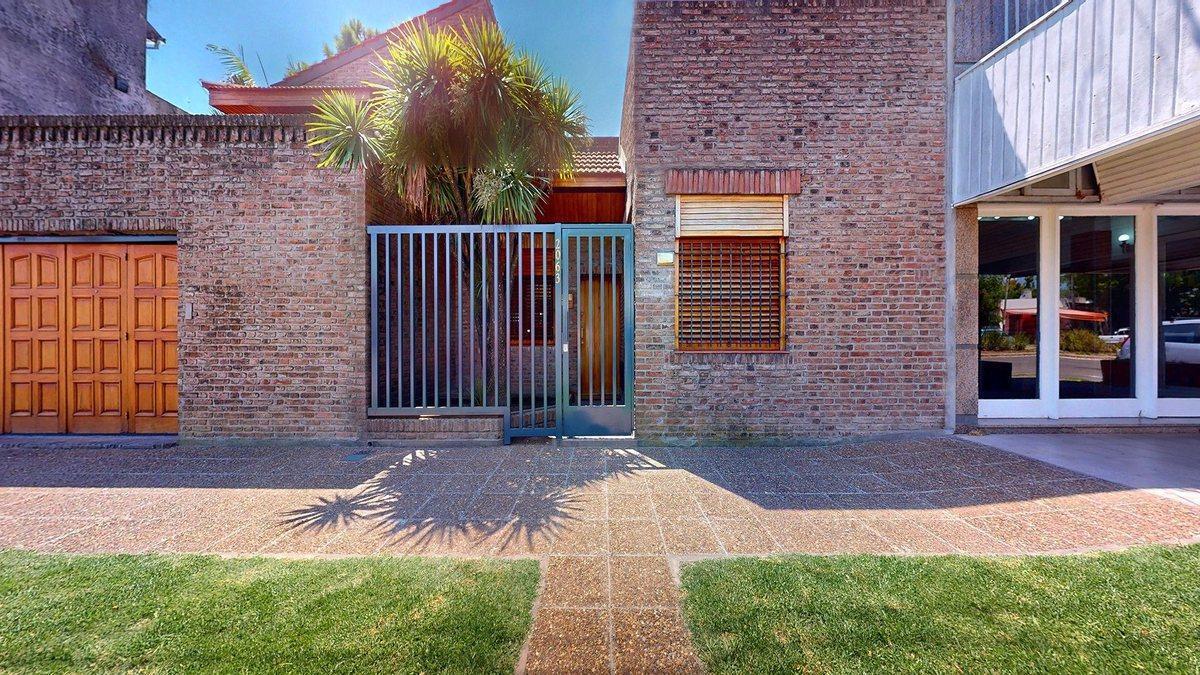Foto de CASA EN VENTA RINGUELET 3 DORMITORIOS PILETA, imagen 4