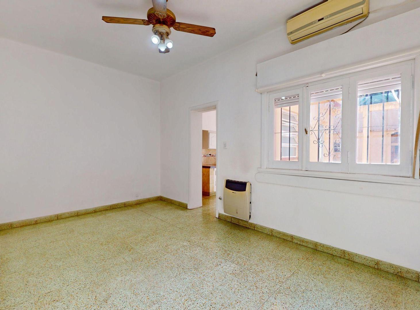 Foto de CASA EN VENTA FLORENCIO VARELA 6 AMBIENTES PARQUE, imagen 1
