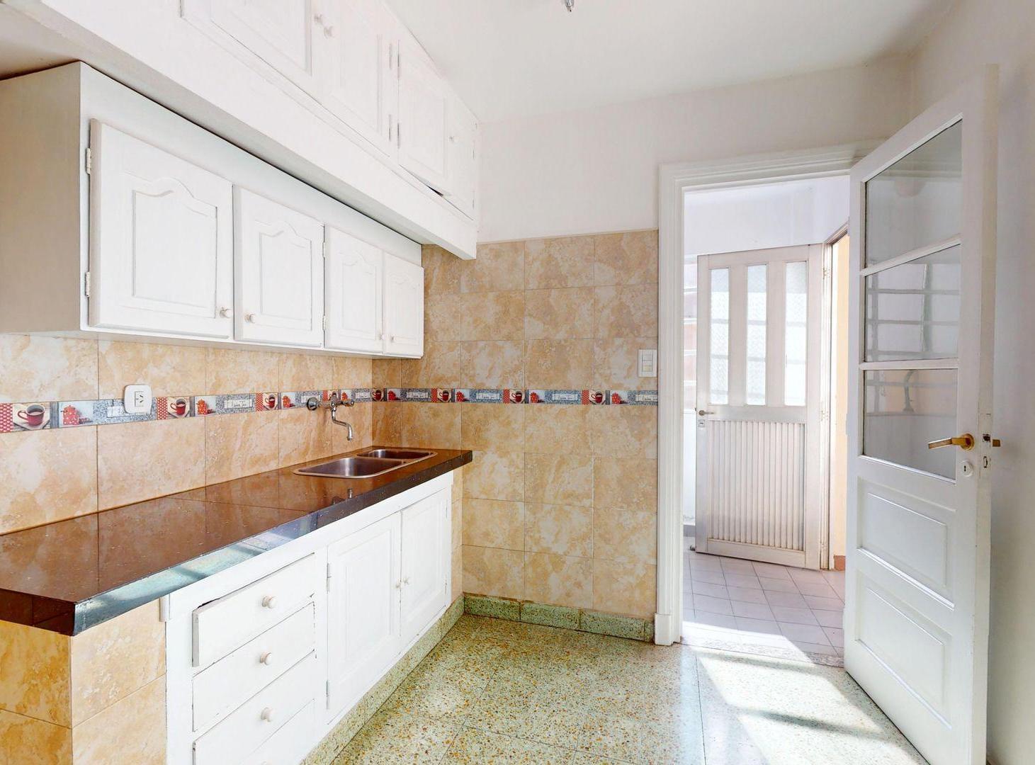 Foto de CASA EN VENTA FLORENCIO VARELA 6 AMBIENTES PARQUE, imagen 4