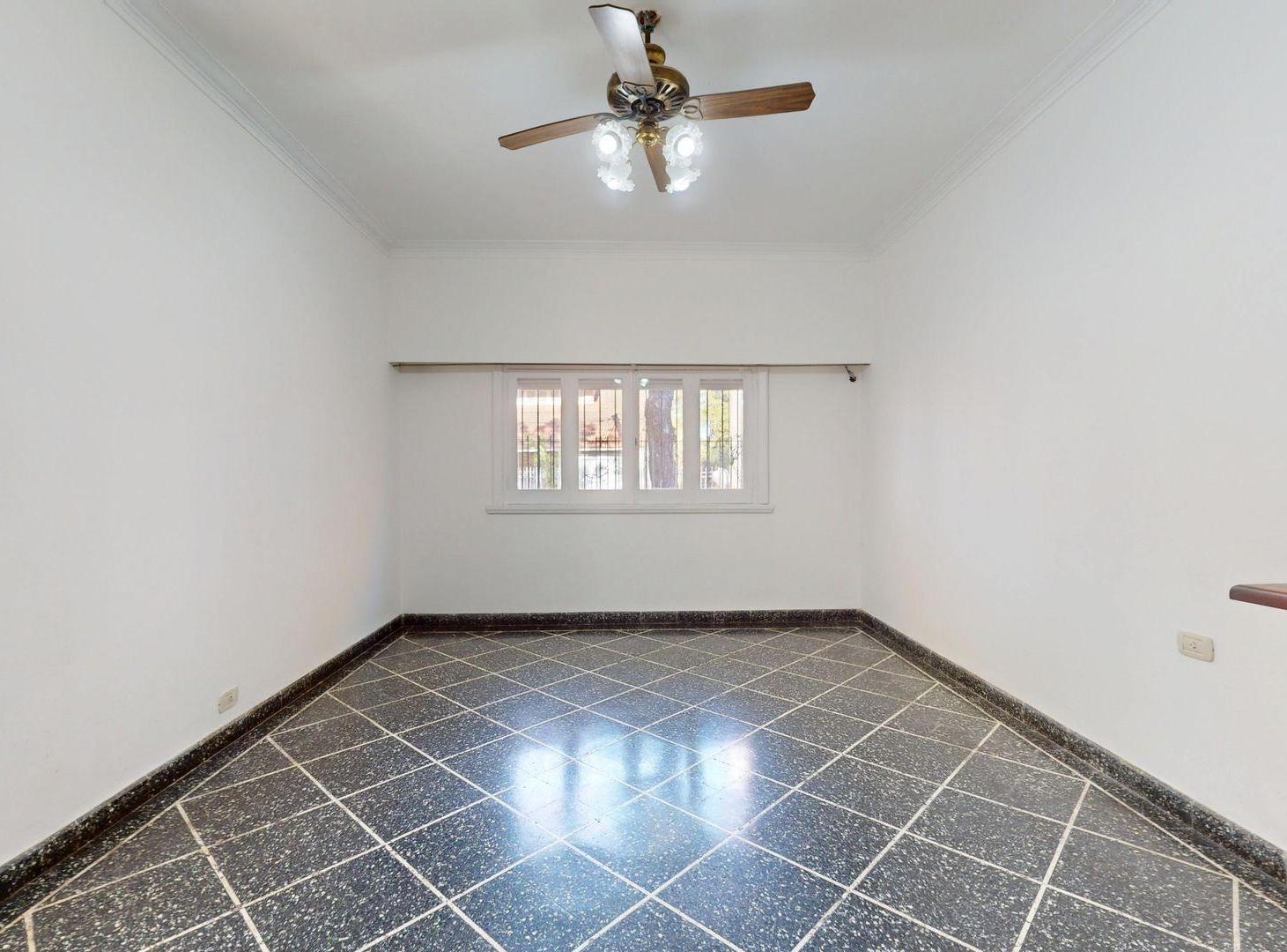 Foto de CASA EN VENTA FLORENCIO VARELA 6 AMBIENTES PARQUE, imagen 5