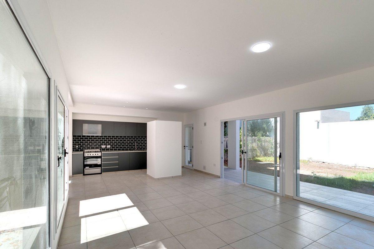 Foto de Casa en venta City Bell. 3 dormitorios. A estrenar, imagen 2