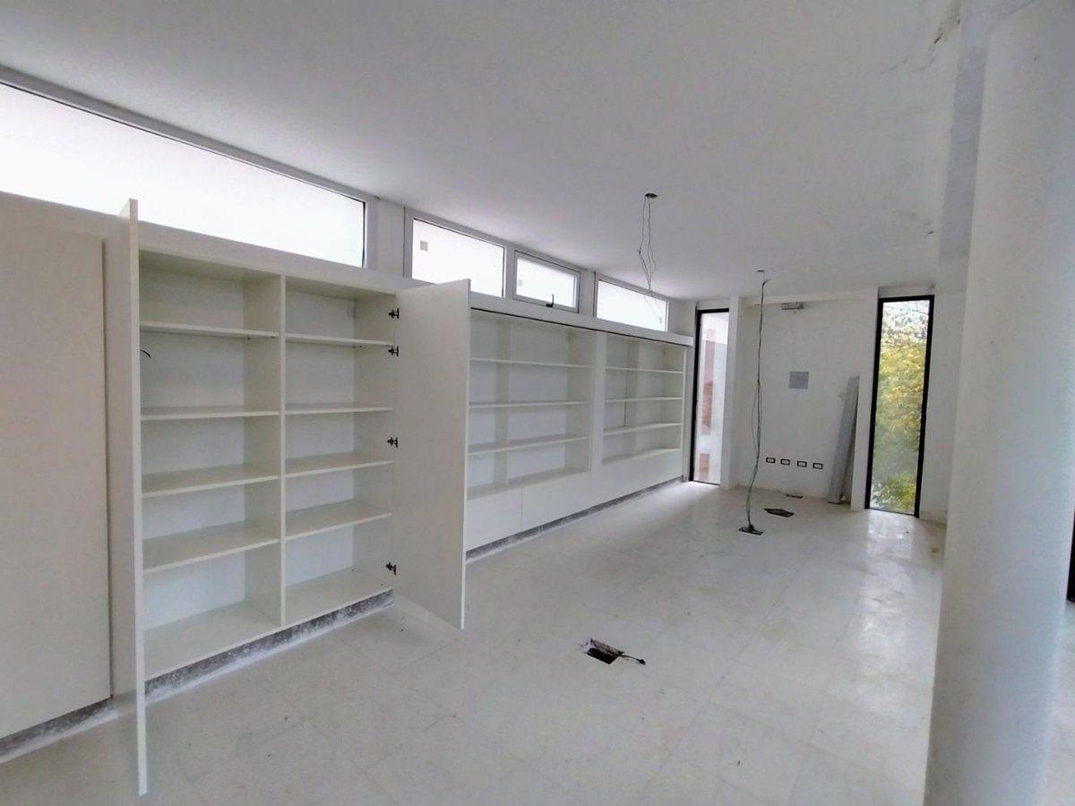 Foto de Edificio de oficinas. Venta La Plata. 2 cocheras, imagen 2