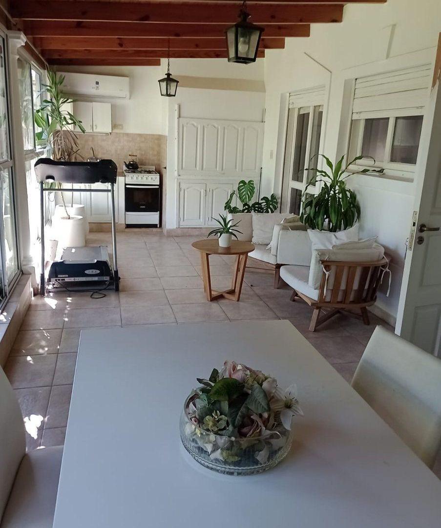 Foto de CASA VENTA LA PLATA 4 DORMITORIOS COCHERA PARQUE, imagen 2