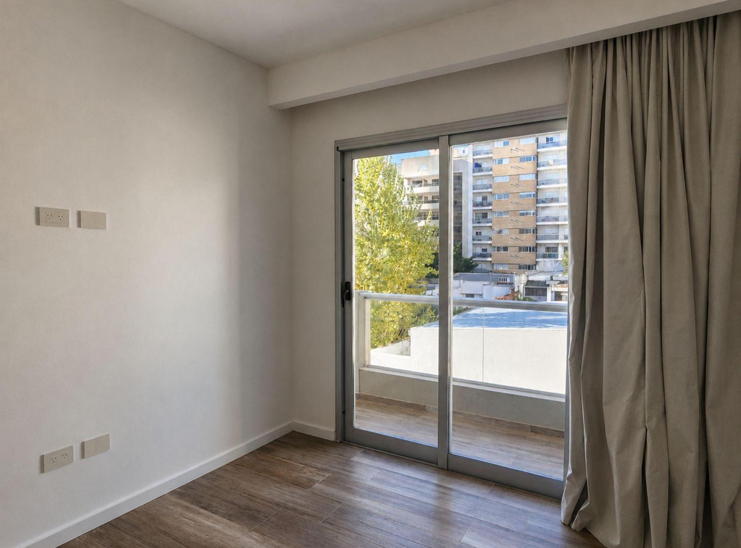 Foto de DEPARTAMENTO EN VENTA LA PLATA SEMIPISO CATEGORIA, imagen 1