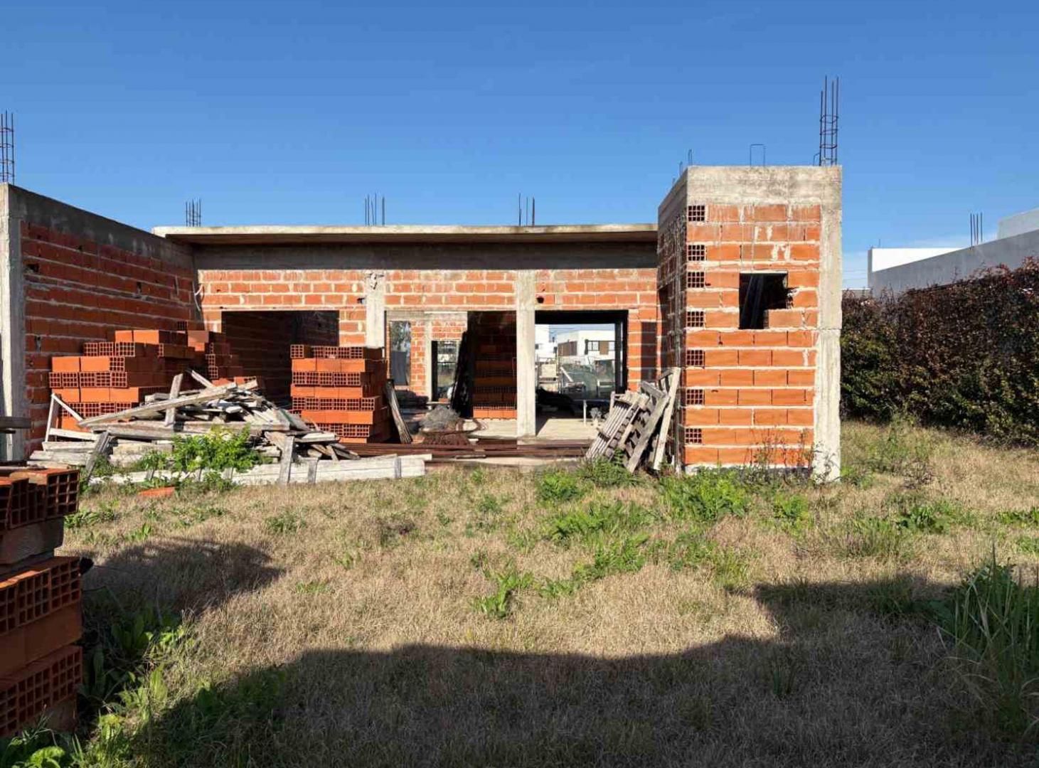 Foto de CASA EN OBRA VENTA CITY BELL MATERIALES INCLUIDOS, imagen 1