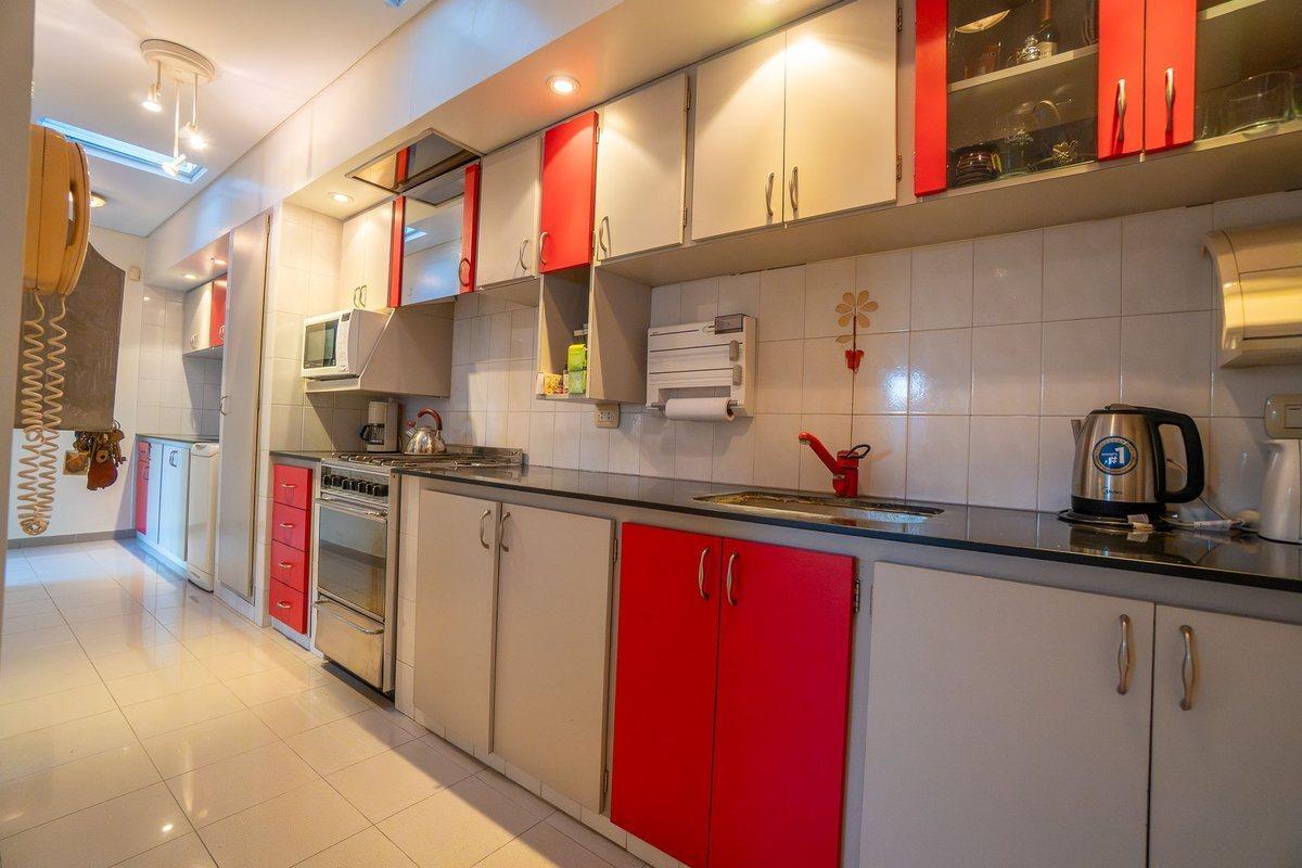 Foto de CASA EN VENTA LA PLATA 3 DORMITORIOS PILETA PARQUE, imagen 2