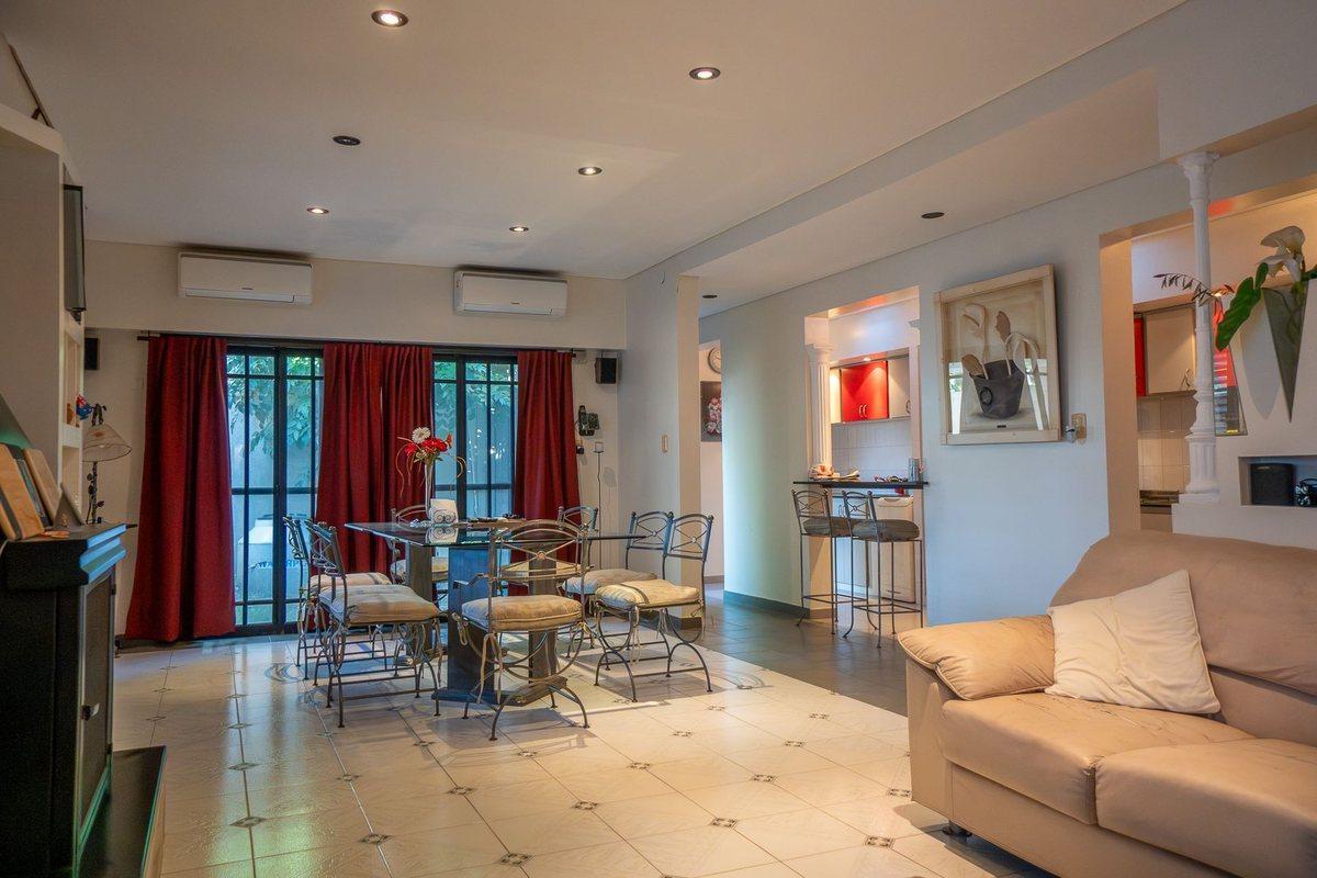 Foto de CASA EN VENTA LA PLATA 3 DORMITORIOS PILETA PARQUE, imagen 3