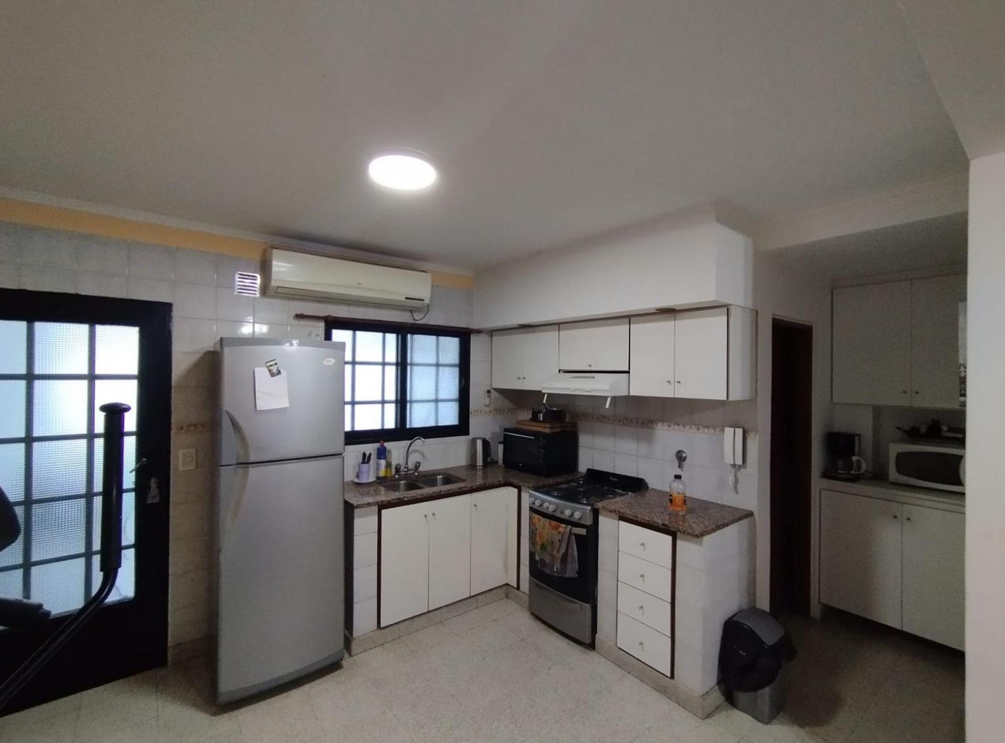 Foto de DUPLEX EN VENTA - LA PLATA PATIO PILETA COCHERA, imagen 1