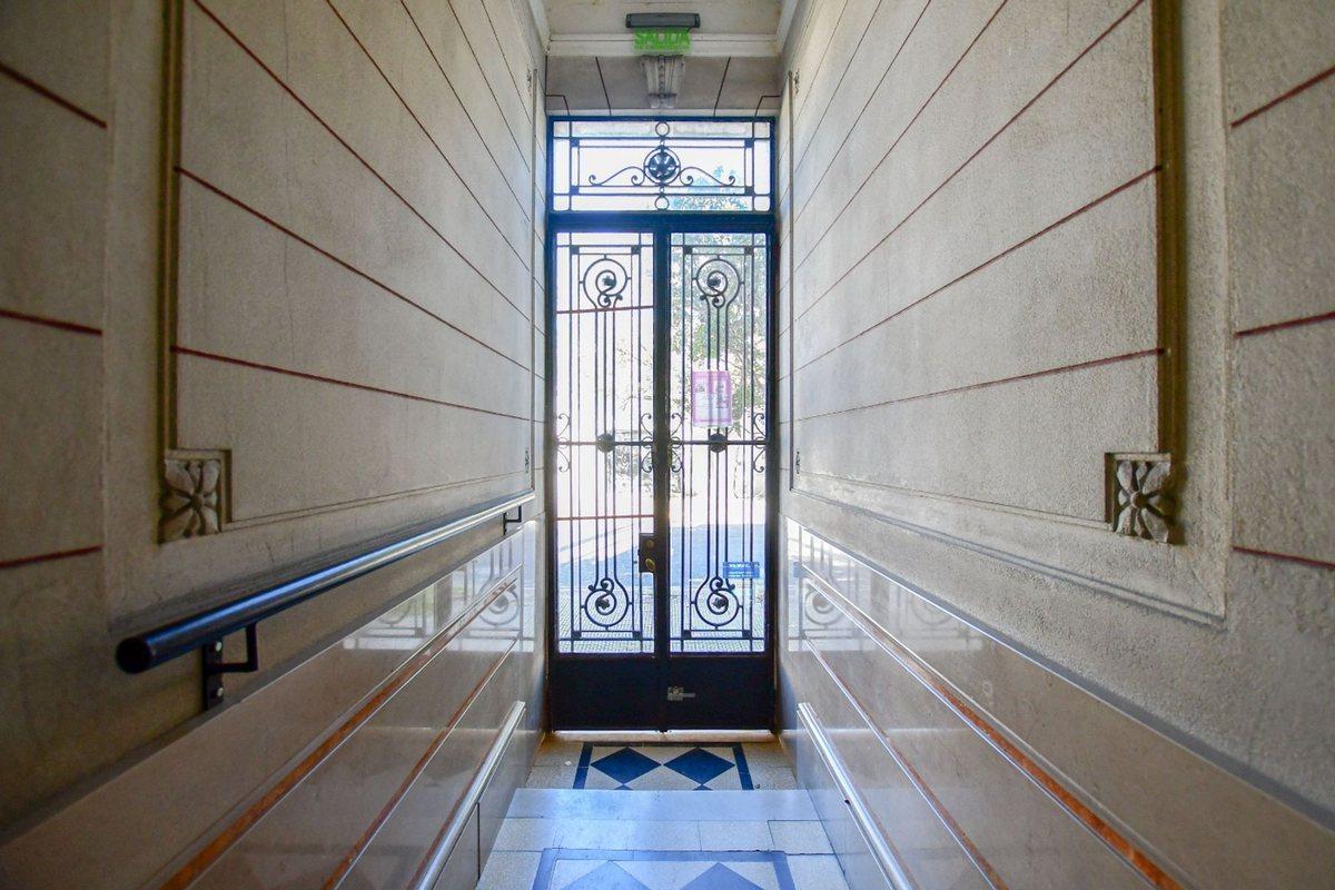 Foto de CASONA EN VENTA LA PLATA APTO COMERCIAL, imagen 1