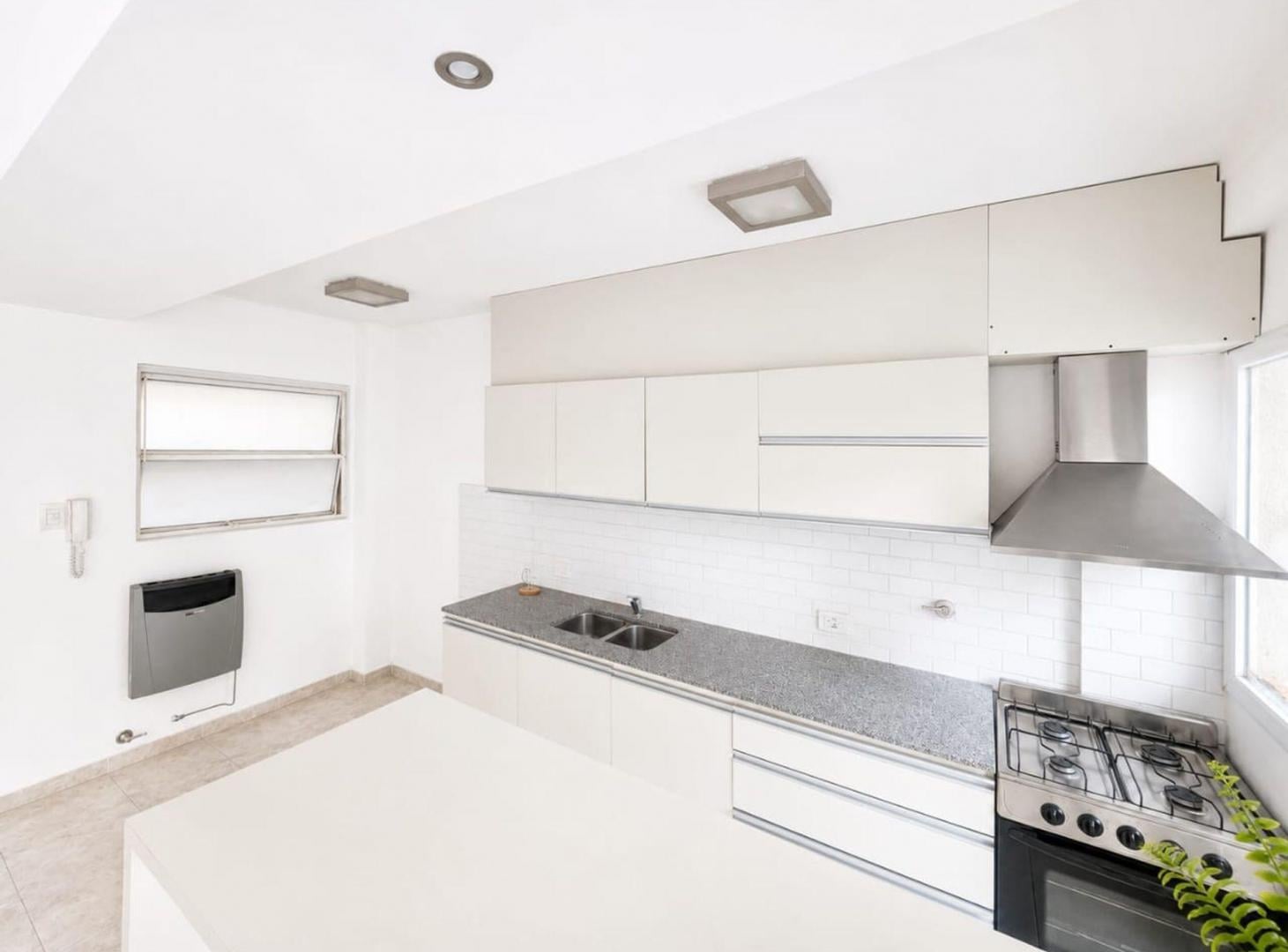 Foto de DEPARTAMENTO EN VENTA LA PLATA 1 DORMITORIO PATIO, imagen 1