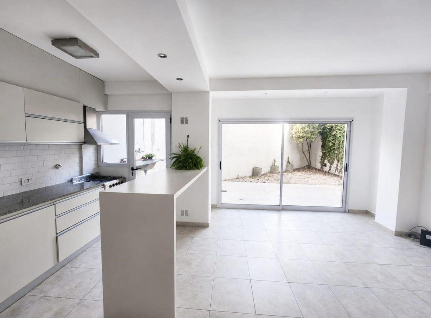 Foto de DEPARTAMENTO EN VENTA LA PLATA 1 DORMITORIO PATIO, imagen 5