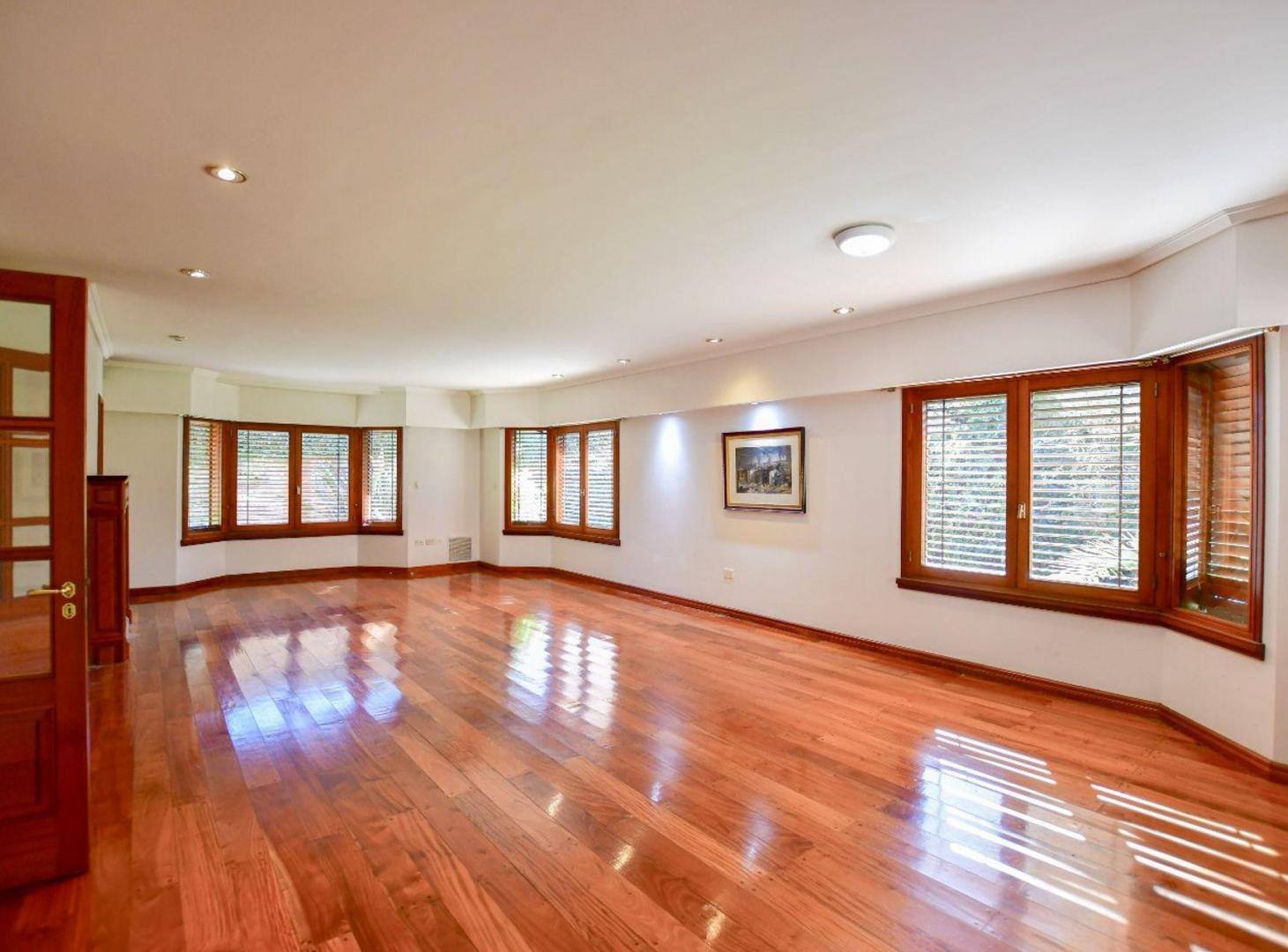 Foto de CASA EN VENTA LA PLATA 5 DORMITORIOS PARQUE PILETA, imagen 4
