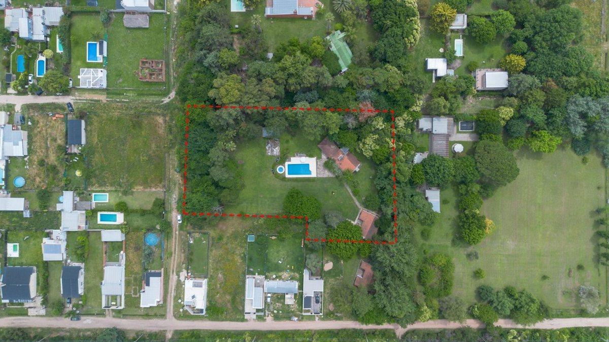 Foto de CASA QUINTA EN VENTA SICARDI 2 DORMITORIOS PILETA, imagen 2
