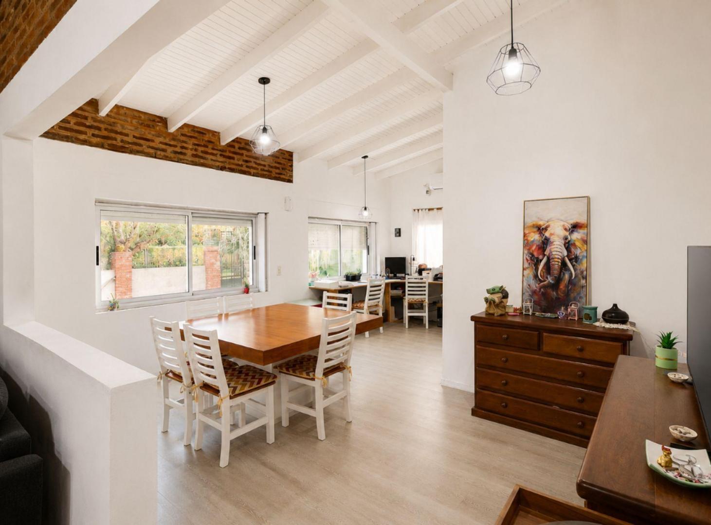 Foto de CASA EN VENTA SICARDI 4 DORMITORIOS PATIO Y PILETA, imagen 1