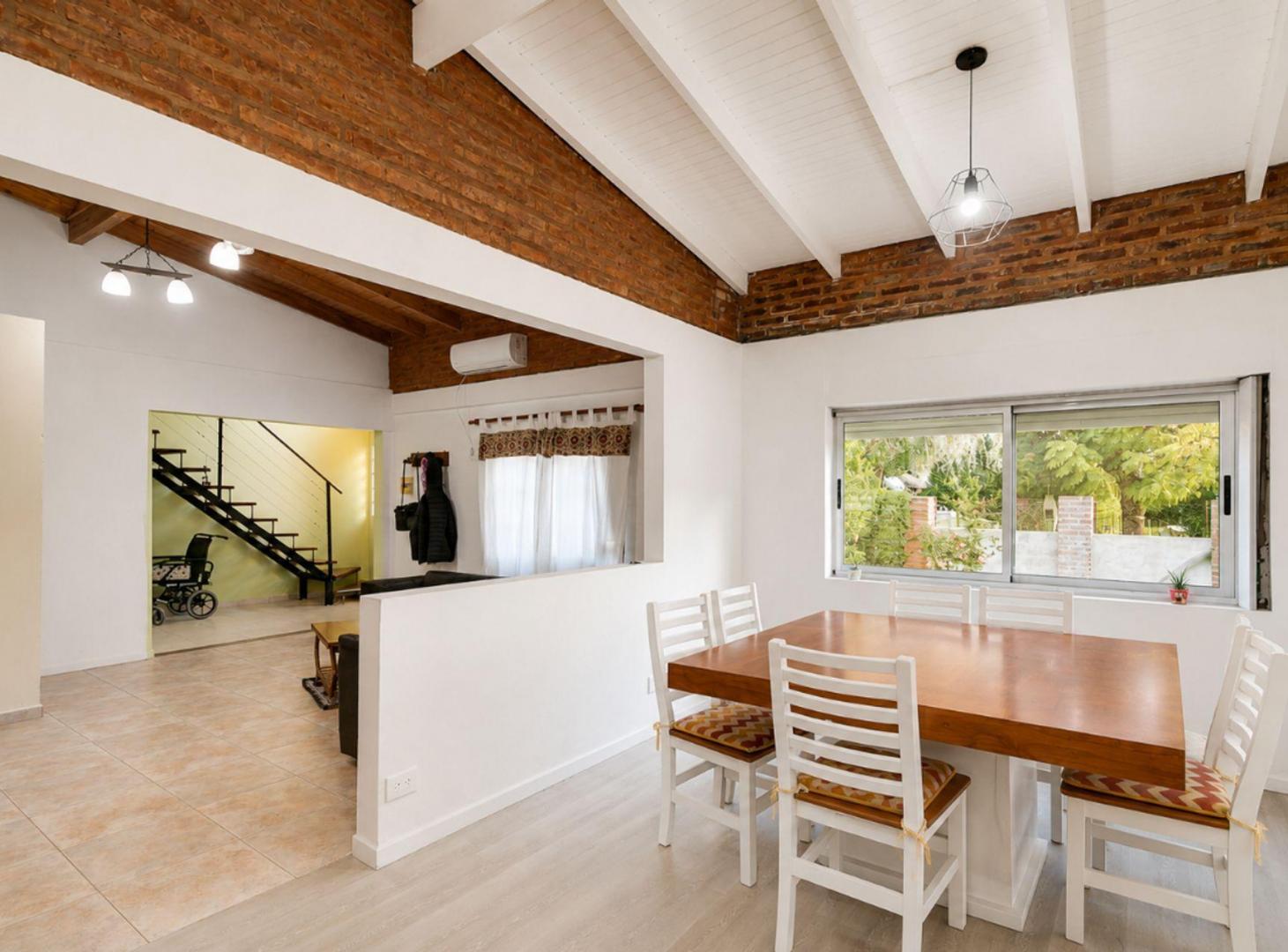 Foto de CASA EN VENTA SICARDI 4 DORMITORIOS PATIO Y PILETA, imagen 3