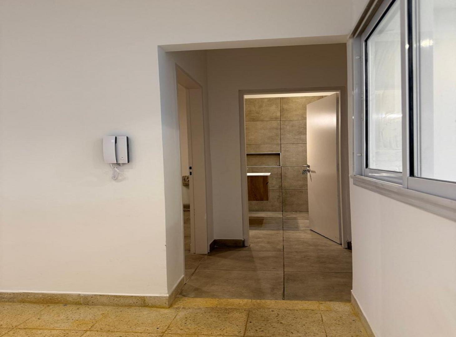 Foto de CASA VENTA LA PLATA 2 DORMITORIOS PATIO COCHERA, imagen 4